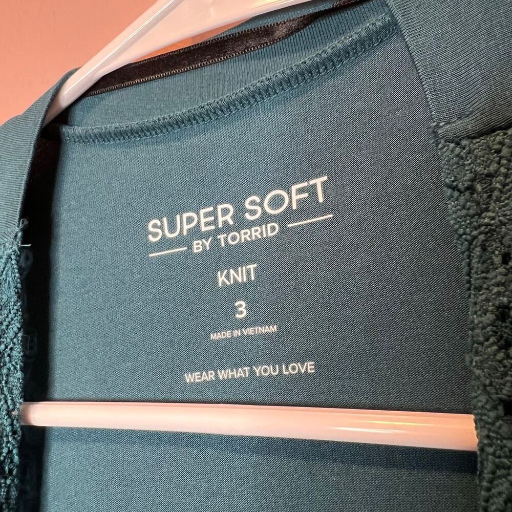 Torrid Super Soft Crochet Trim Cardigan teal color - Picture 4 of 10